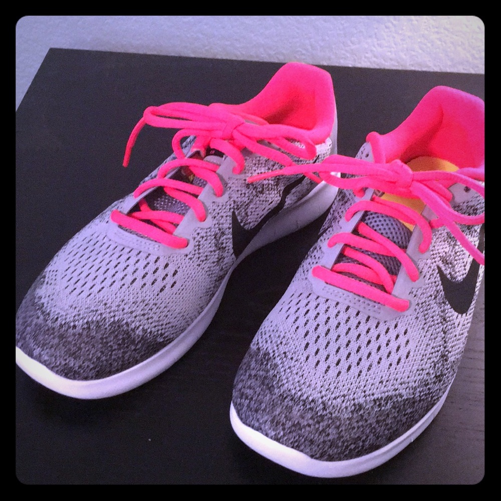 Girls Nike Free Running Shoe Grey & Pink sz 6Y